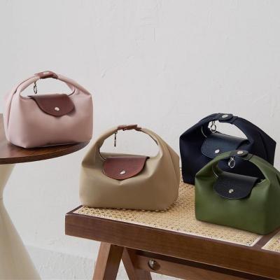 حقيبة هلالية أنيقة، خفيفة الوزن ومتينة